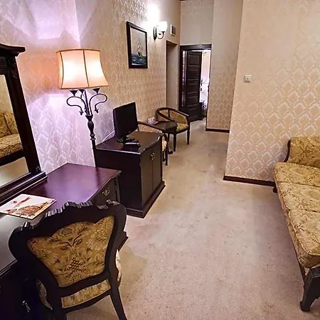 Hotel Carol