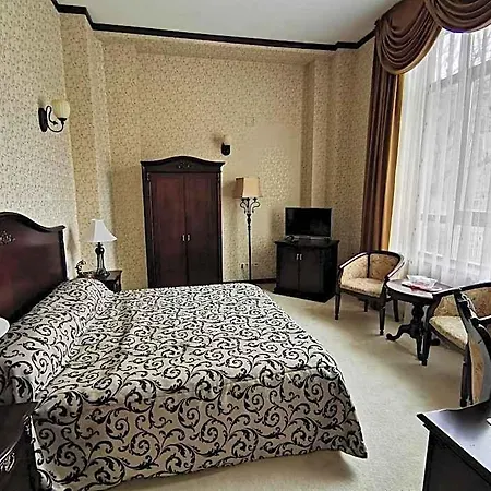 Carol Hotel