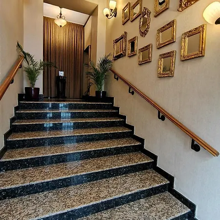 ホテル キャロル 4*